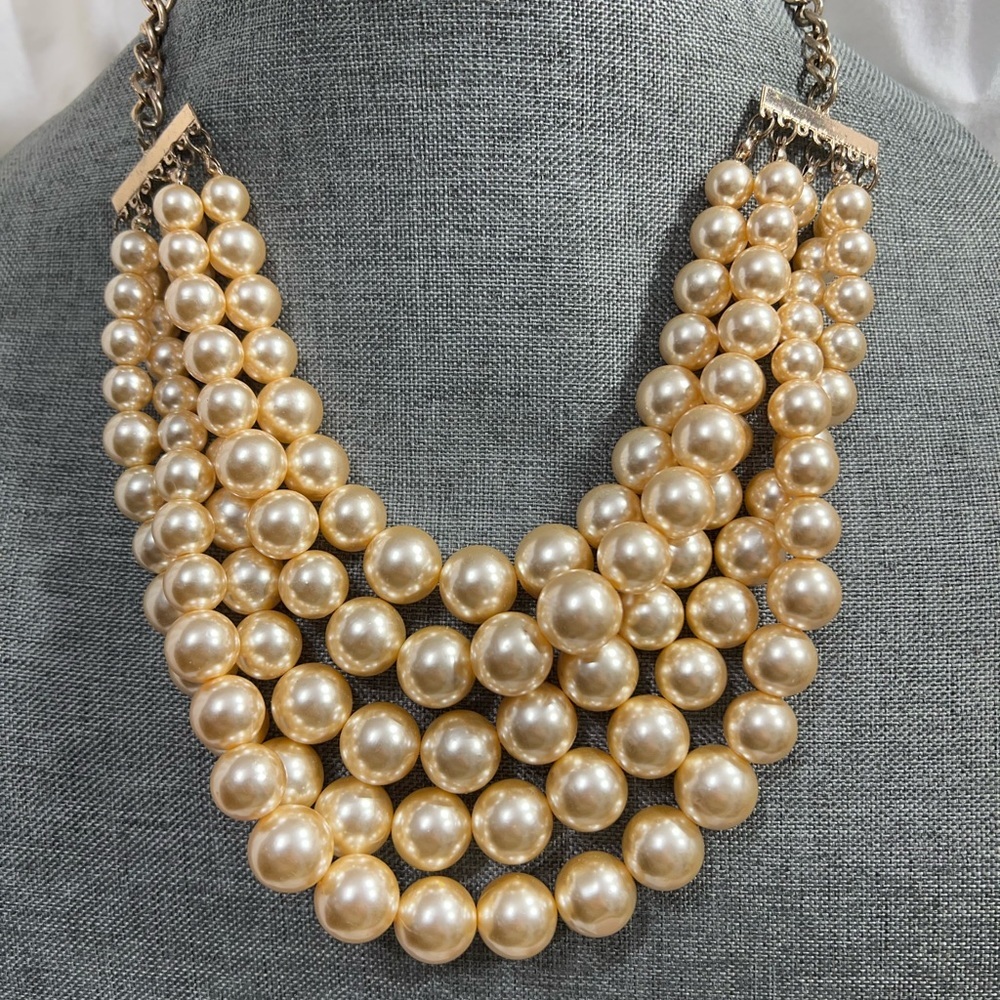Vintage Faux Pearls adjustable, Fashionable and Stylish Gold chain with clasp.☑️ - Picture 6 of 7